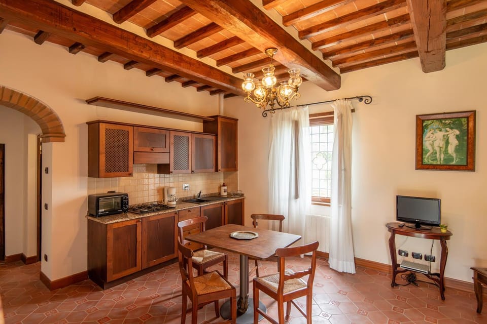 TV and multimedia, Coffee/tea facilities, Kitchen or kitchenette, Living room, Dining area, heating, internet