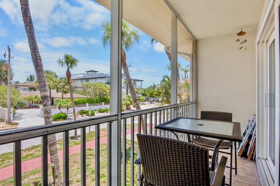 Lido Beach Oasis Apartment in Saint Armands Key