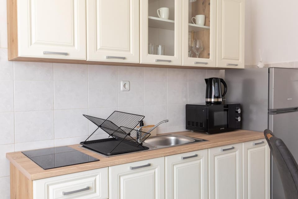 Coffee/tea facilities, Kitchen or kitchenette, stove, toaster