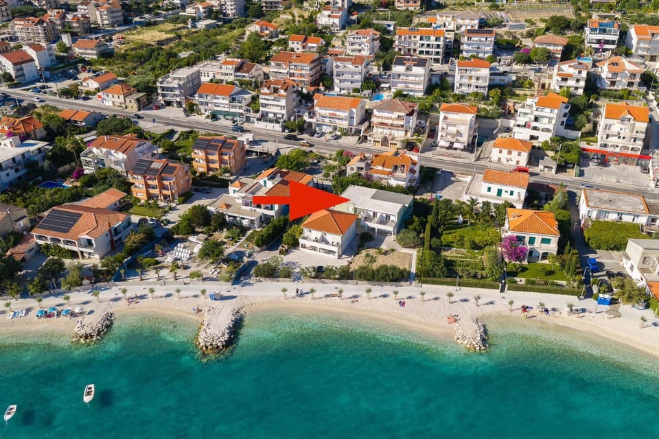 Property building, Day, Neighbourhood, Natural landscape, Bird's eye view, Beach, Street view, Location