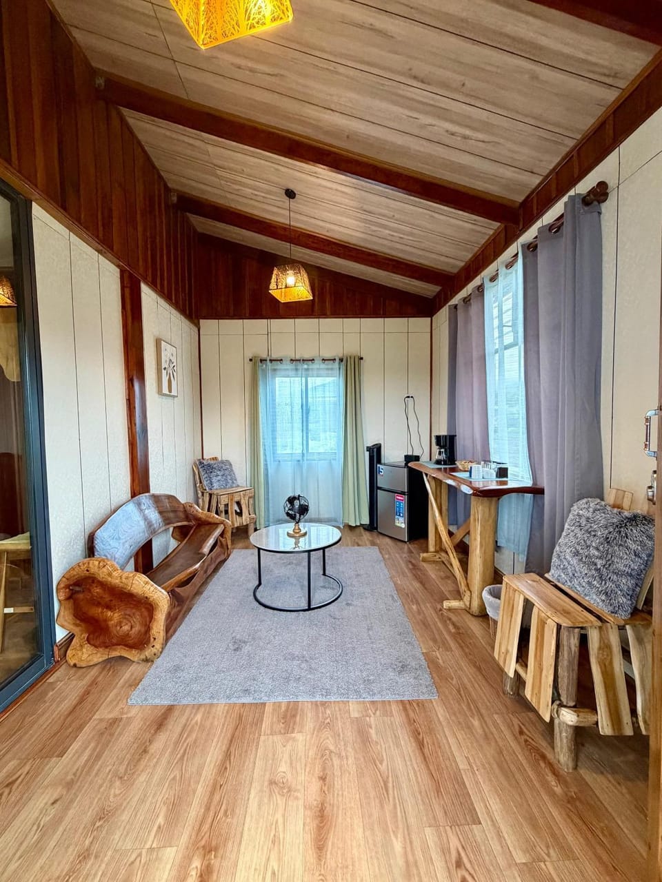 Seating area, Dining area