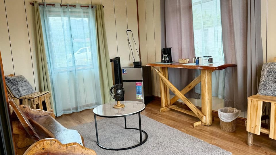 Coffee/tea facilities, Dining area