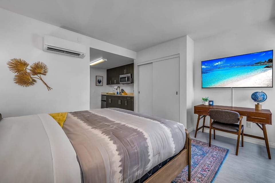 Promenade Studio With Free Parking! Apartment in Santa Monica