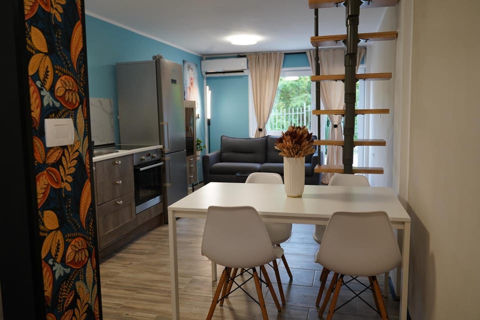 Dining area, kitchen