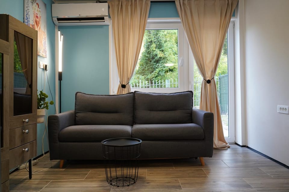 Patio, Bed, Living room, air conditioner