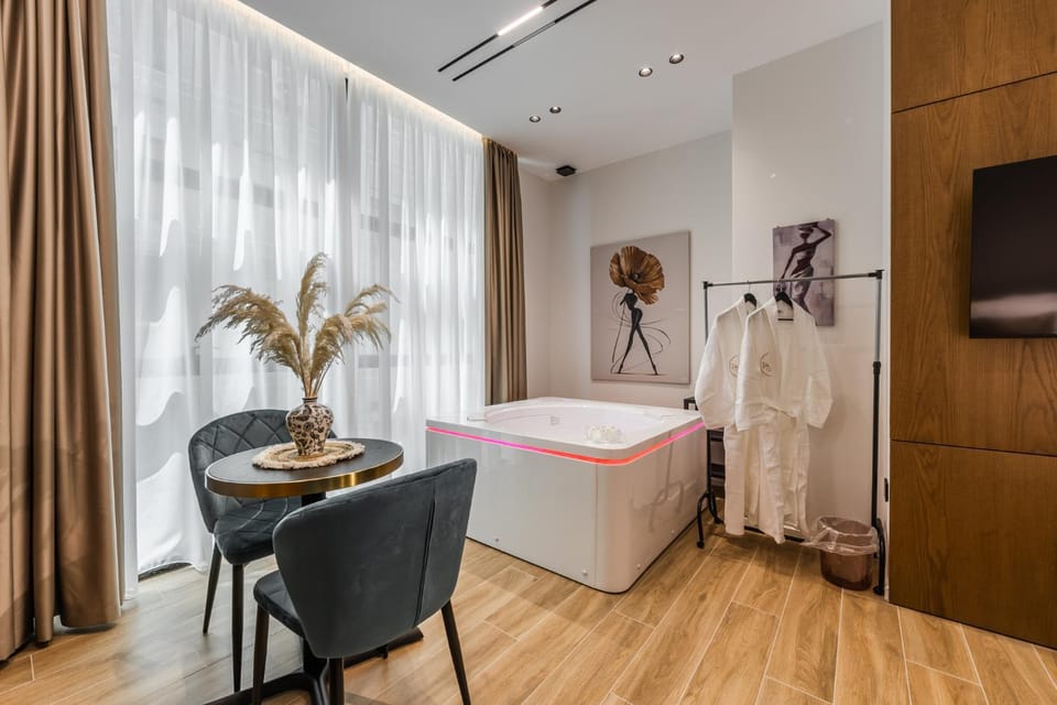 Via Mare Jacuzzi Suites by PS Hotel in Tirana County, Albania