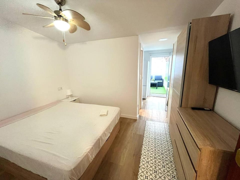 TV and multimedia, Photo of the whole room, Bedroom