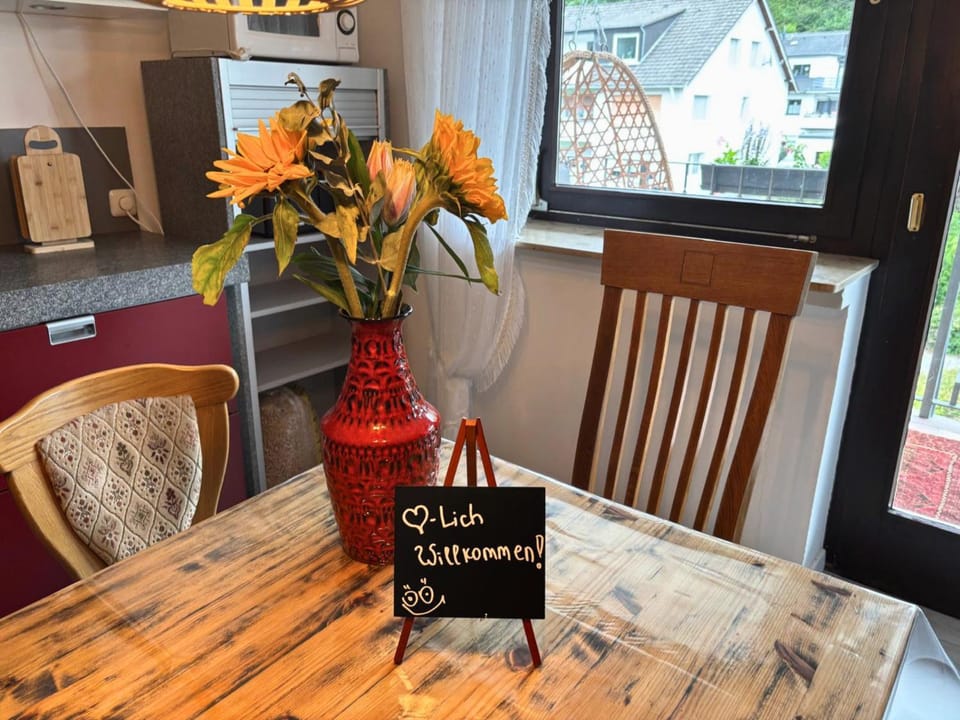 Kitchen or kitchenette, Seating area, Dining area