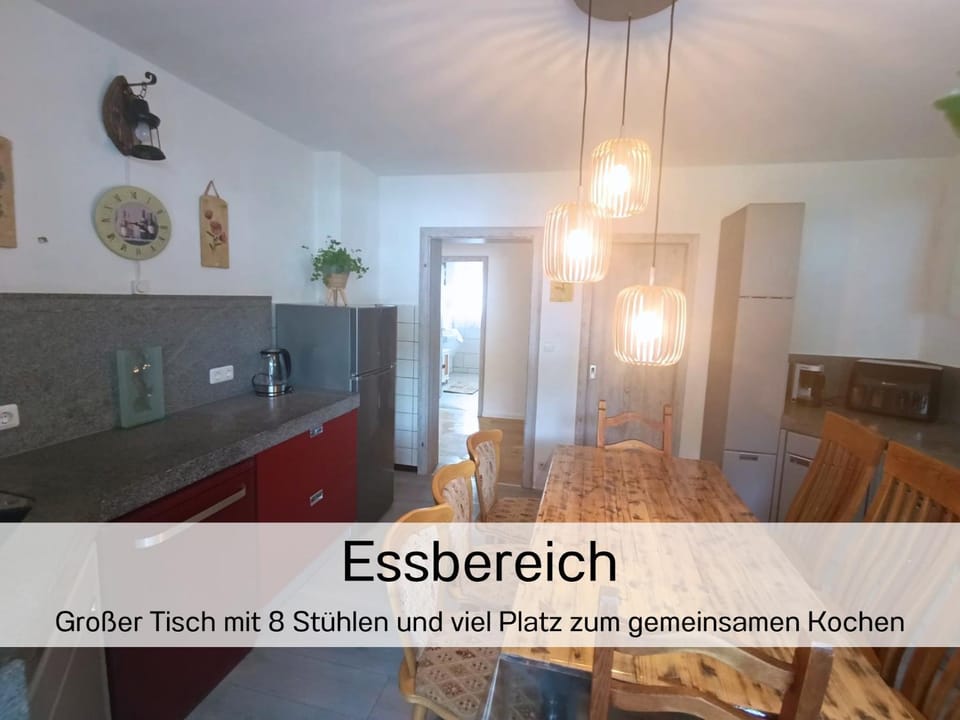 Kitchen or kitchenette, Seating area, Dining area