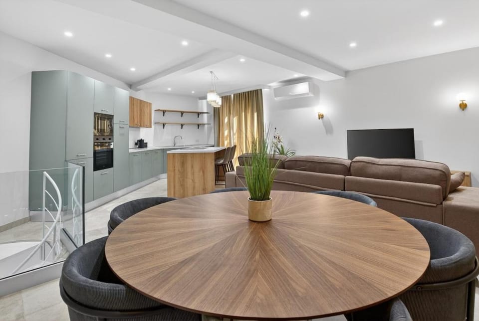 Stylish Penthouse with private Pool andJacuzzi Apartment in Malta