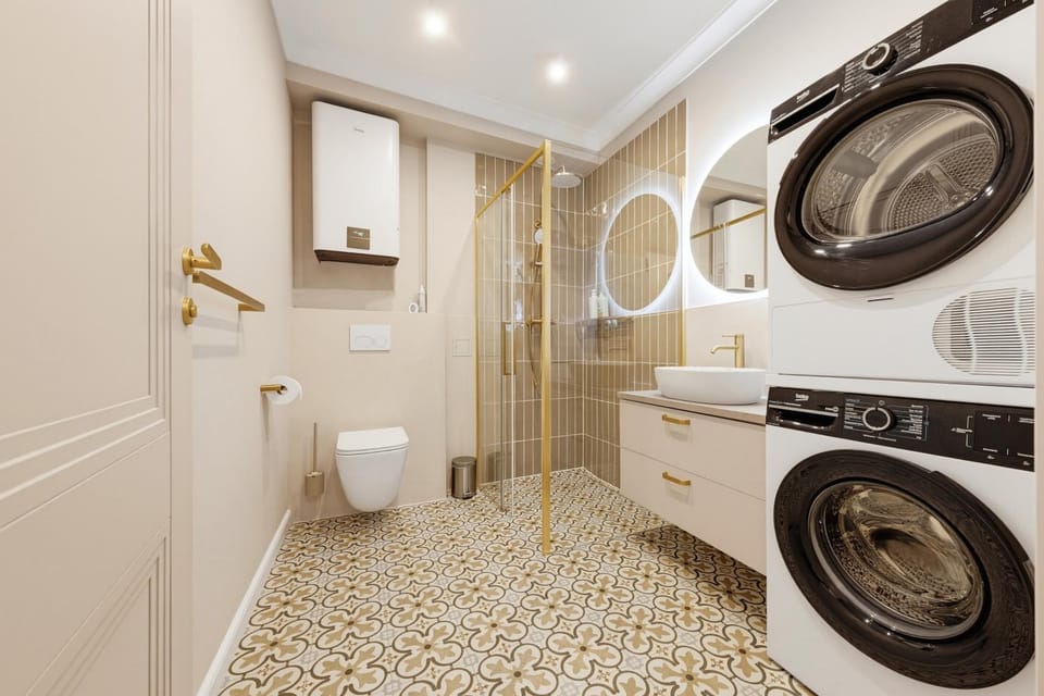 Shower, Toilet, Bathroom, washing machine, dryer
