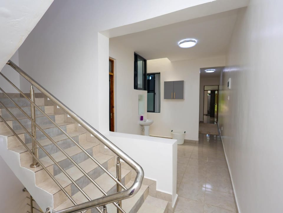 4 Bedroom Nyali -Mombasa Lizzy Residence - Serene, Self Check In, 10 Pax Max, Spacious , Fast WiFi, Near Mall , Near Beach Apartment in Mombasa County