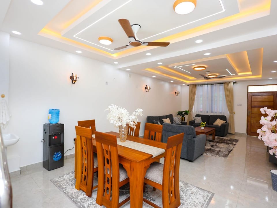 4 Bedroom Nyali -Mombasa Lizzy Residence - Serene, Self Check In, 10 Pax Max, Spacious , Fast WiFi, Near Mall , Near Beach Apartment in Mombasa County