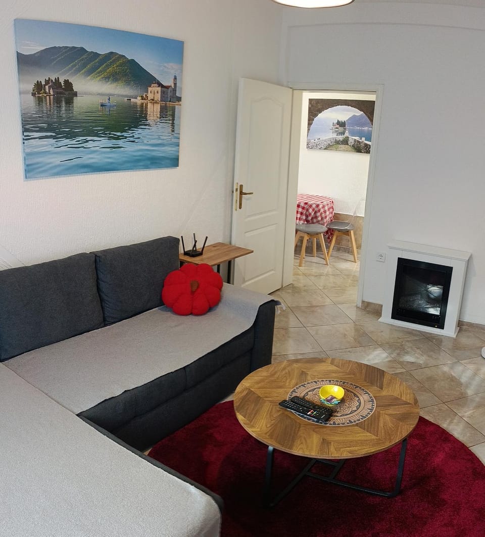 Tea5 Apartment in Dobrota