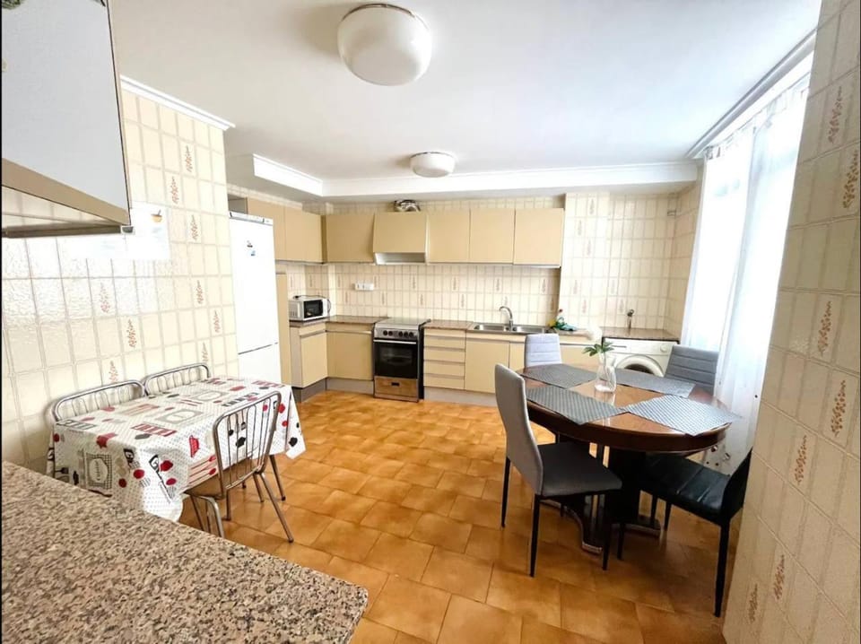 Dining area, oven, stove