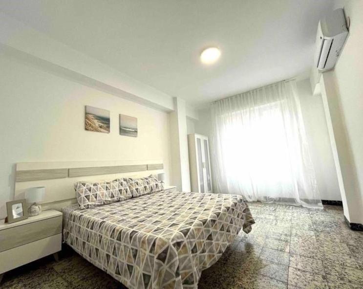 Bed, Photo of the whole room, Bedroom, air conditioner
