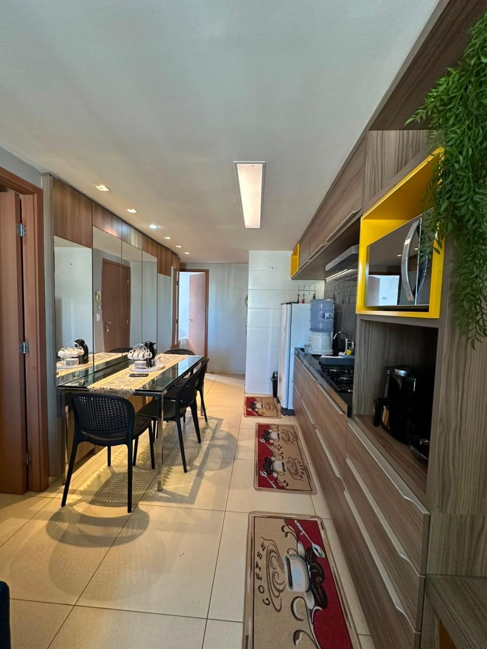 Kitchen or kitchenette, Dining area, stove