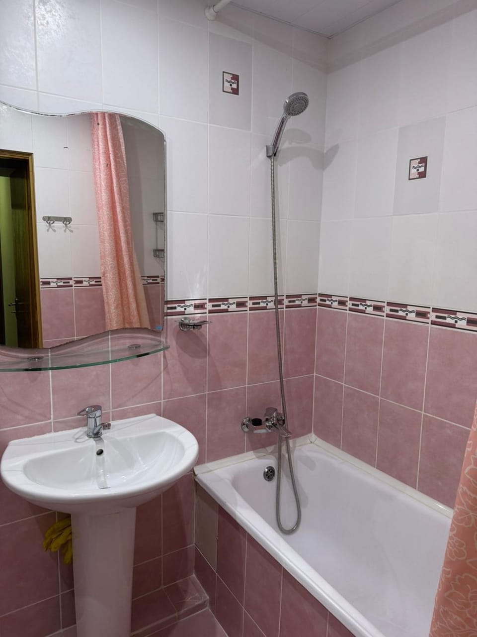Apartament, o camera privata din doua Vacation rental in Chișinău