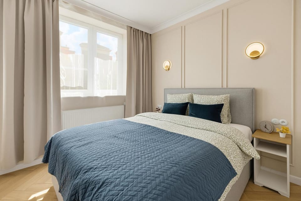 Bed, Bedroom, City view