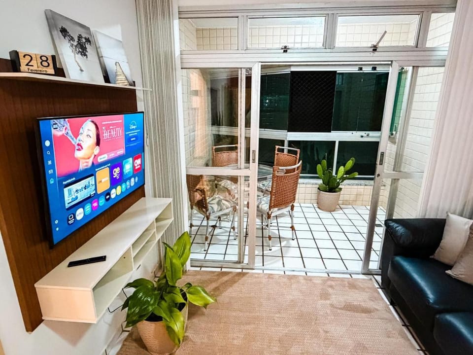 Communal lounge/ TV room, TV and multimedia, Living room, Seating area, Evening entertainment
