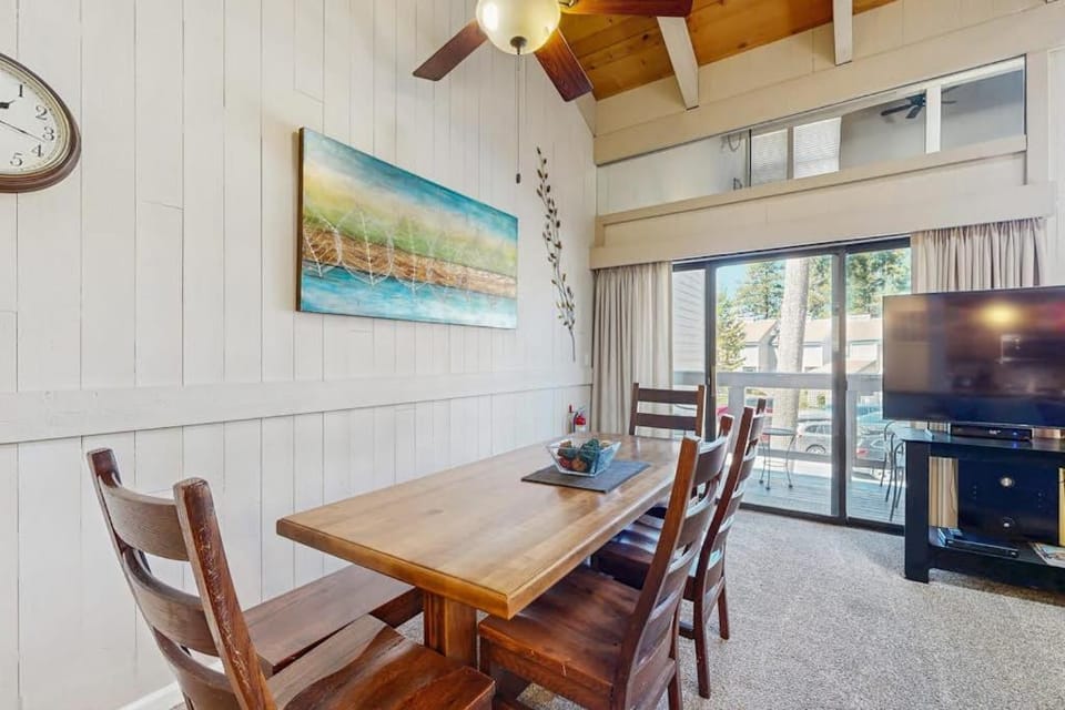 Lake View - 4 Bedroom 3 Bath with Loft Townhome House in South Lake Tahoe