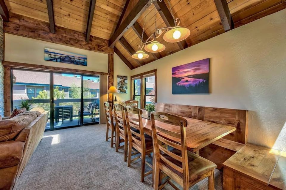 Luxurious Lakeland Village home with modern amenities and close to lake House in South Lake Tahoe