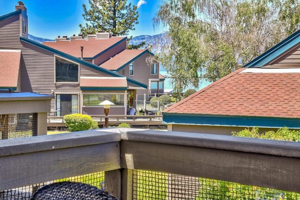 Luxurious Lakeland Village home with modern amenities and close to lake House in South Lake Tahoe