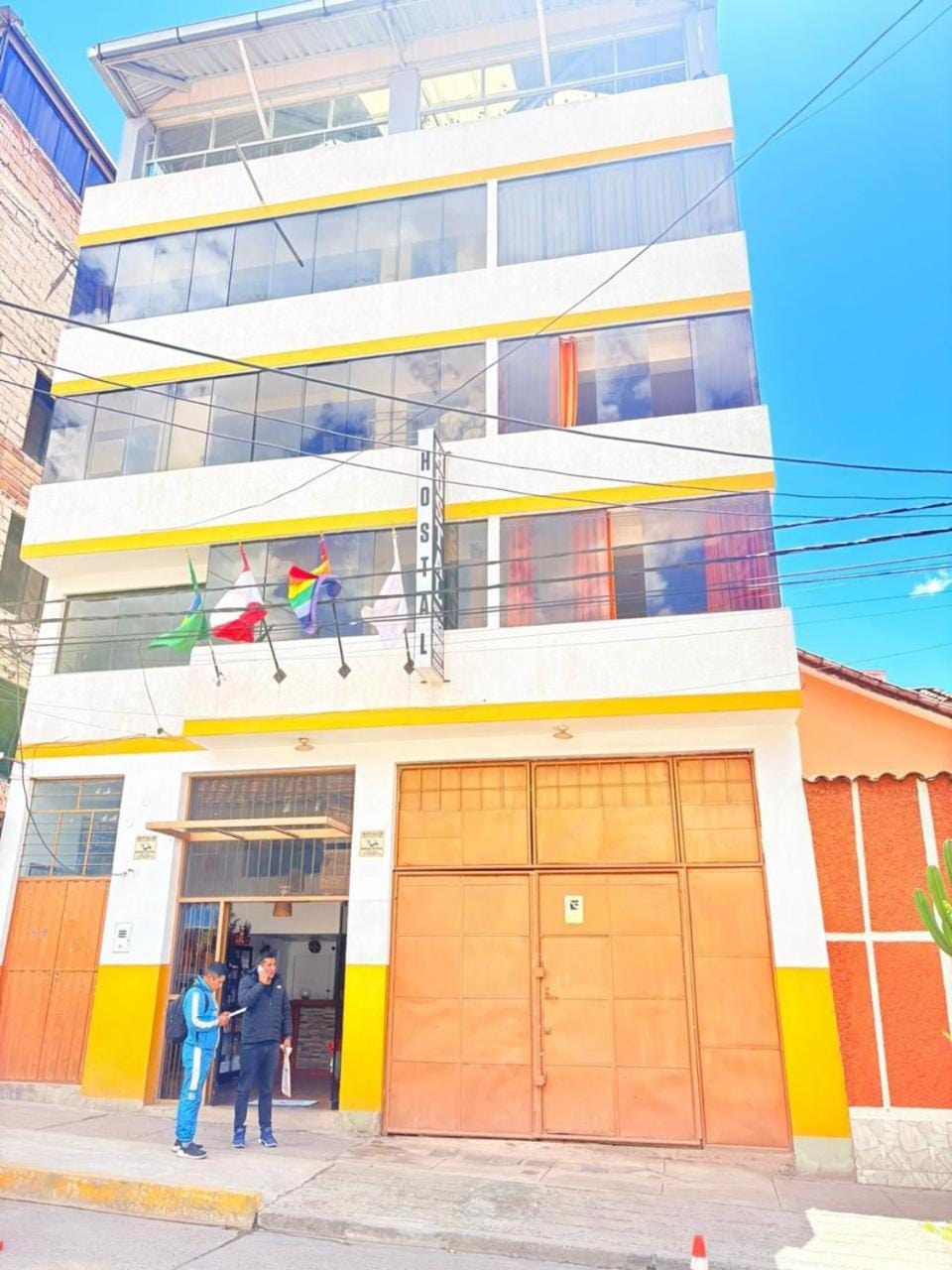 Facade/entrance, Location, acessibility