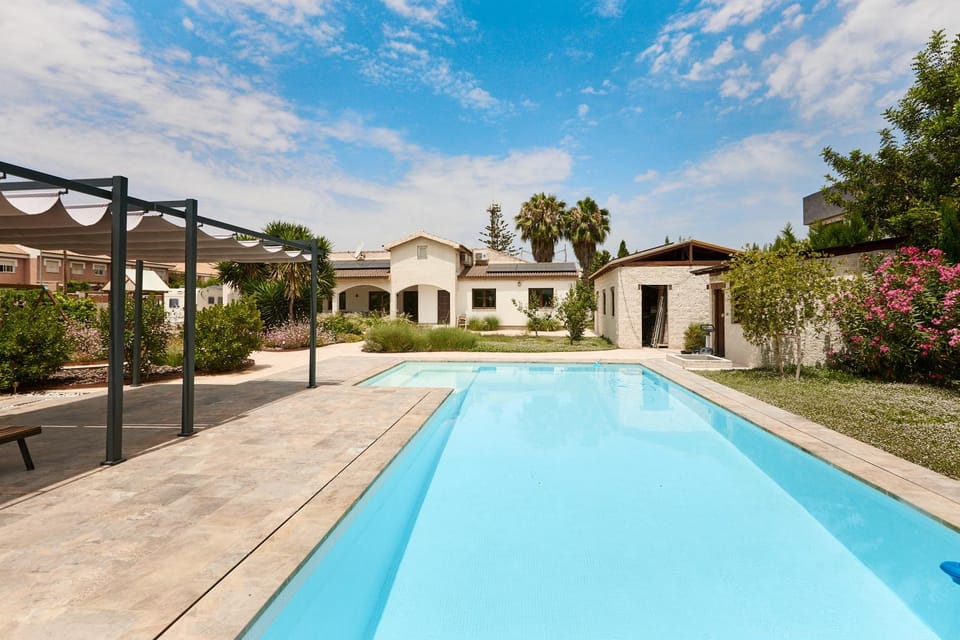 Property building, Swimming pool