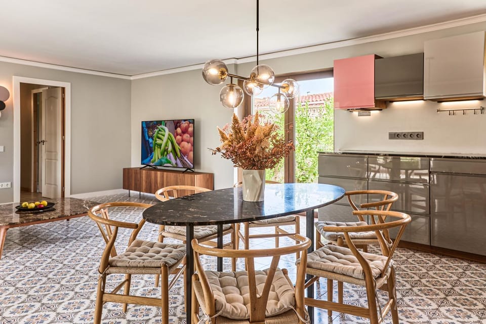 Dining area, kitchen