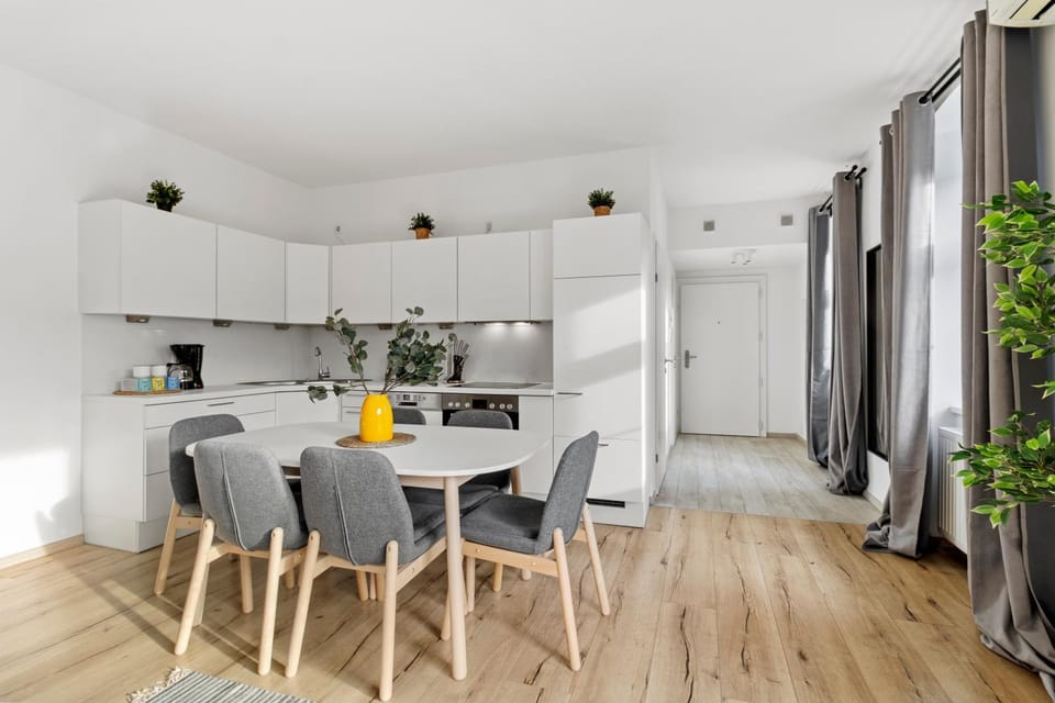 Terrace - 2-BR - Near Stadthalle and Metro U6 Apartment in Vienna