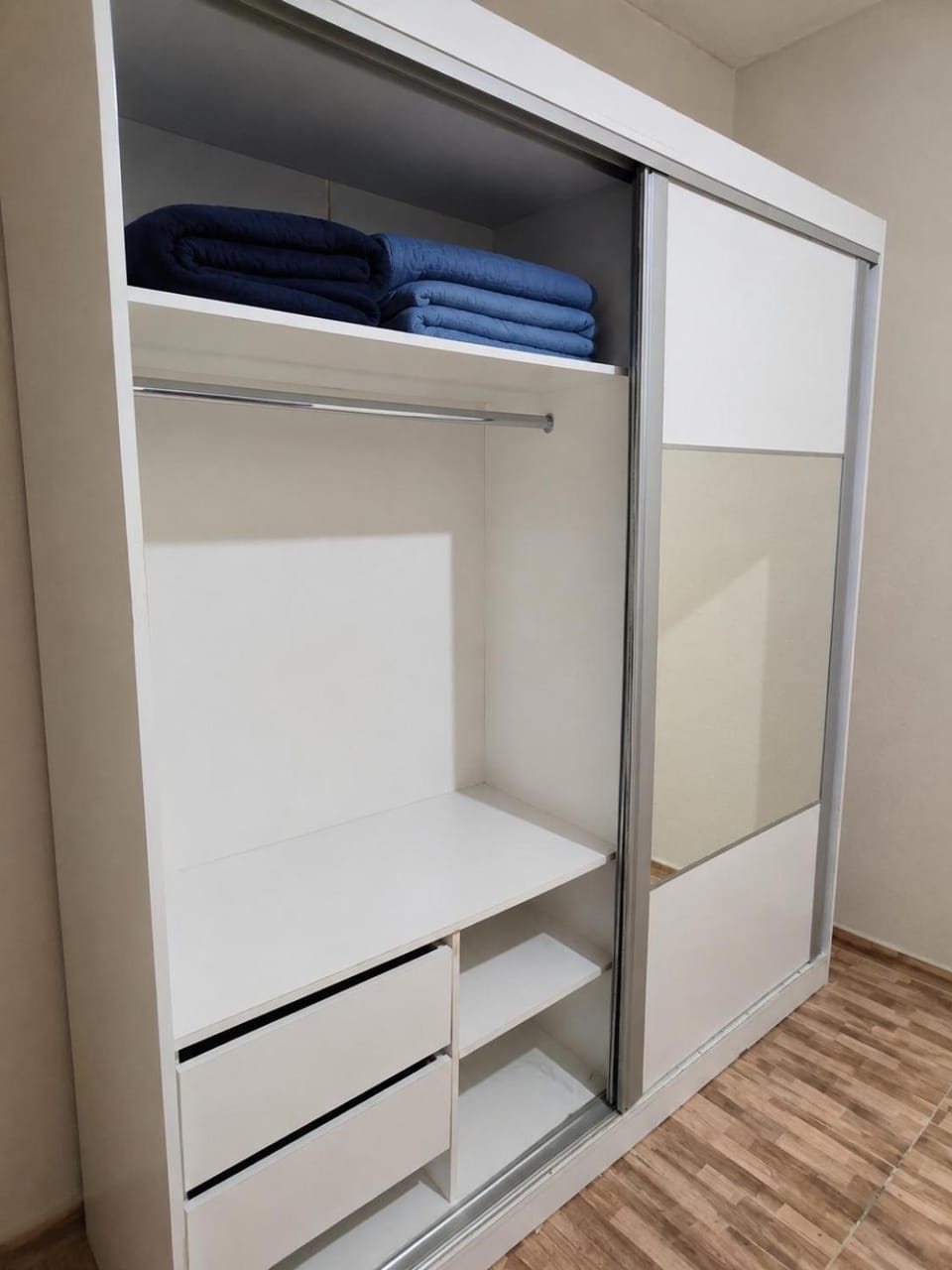 Quarto de Casal Plus - Casa compartilhada Bed and Breakfast in Contagem