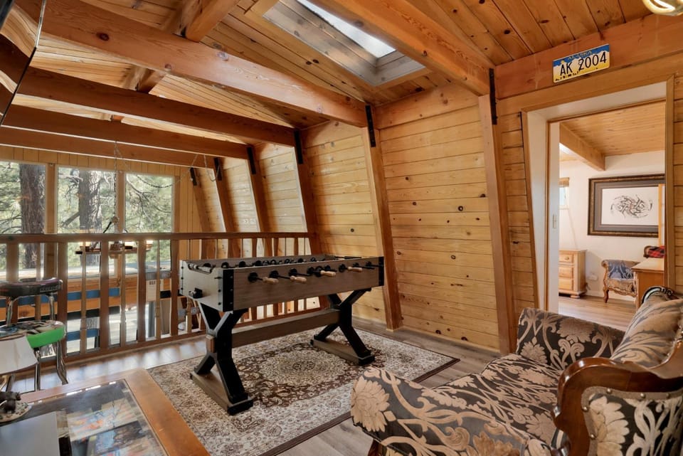 Big Bear Lake 4BR 2BA Hot Tub Game Room and Deck House in Boulder Bay