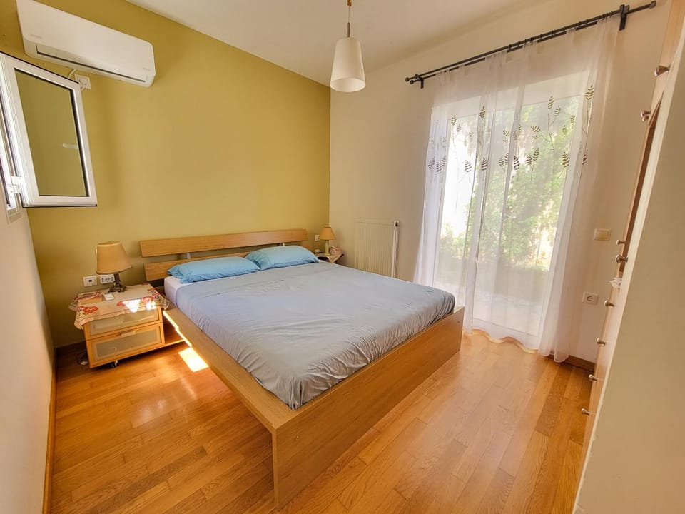 Bed, Bedroom, air conditioner