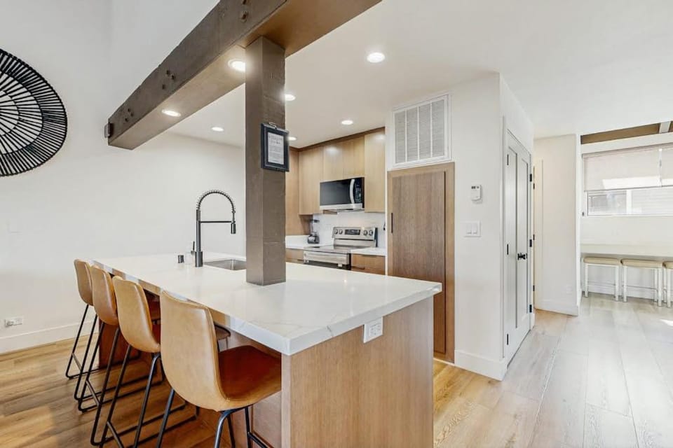 Delightful townhome with blissful beach lounging and numerous lovely amenities House in South Lake Tahoe