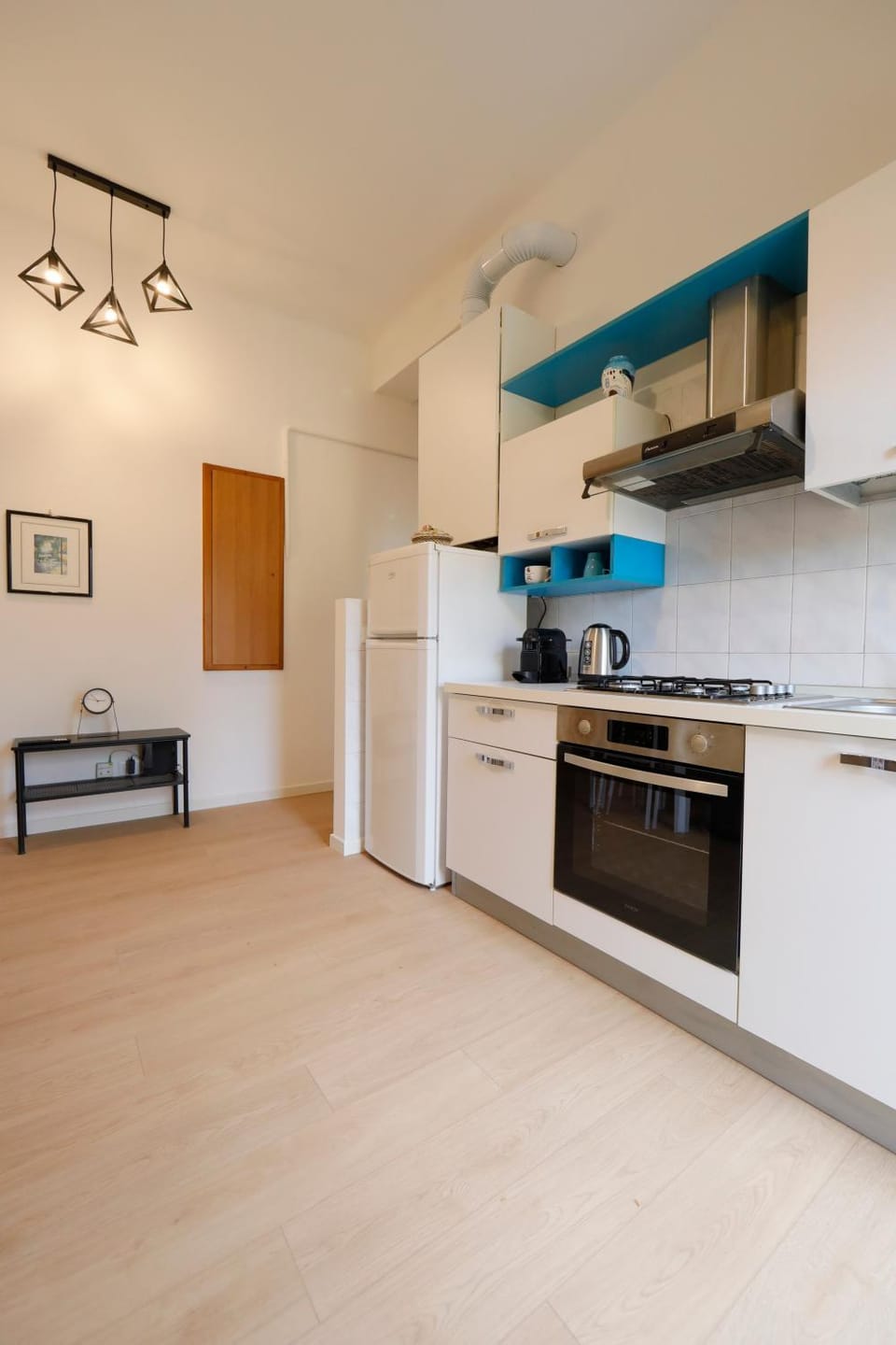 Kitchen or kitchenette, Dining area, oven