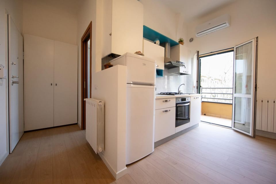 Kitchen or kitchenette, oven