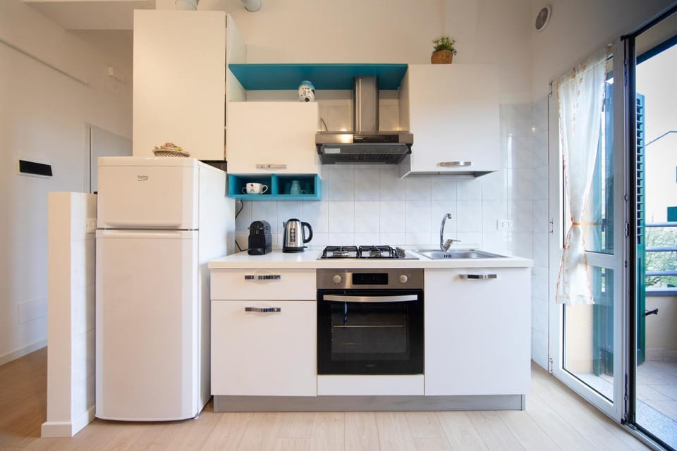 Kitchen or kitchenette, oven