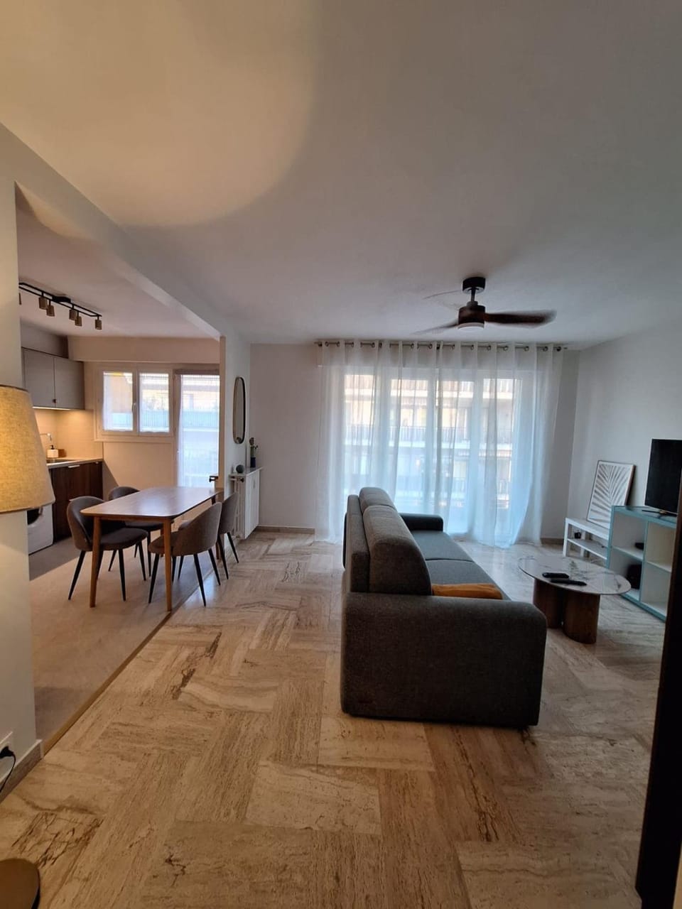 TV and multimedia, Living room, Dining area