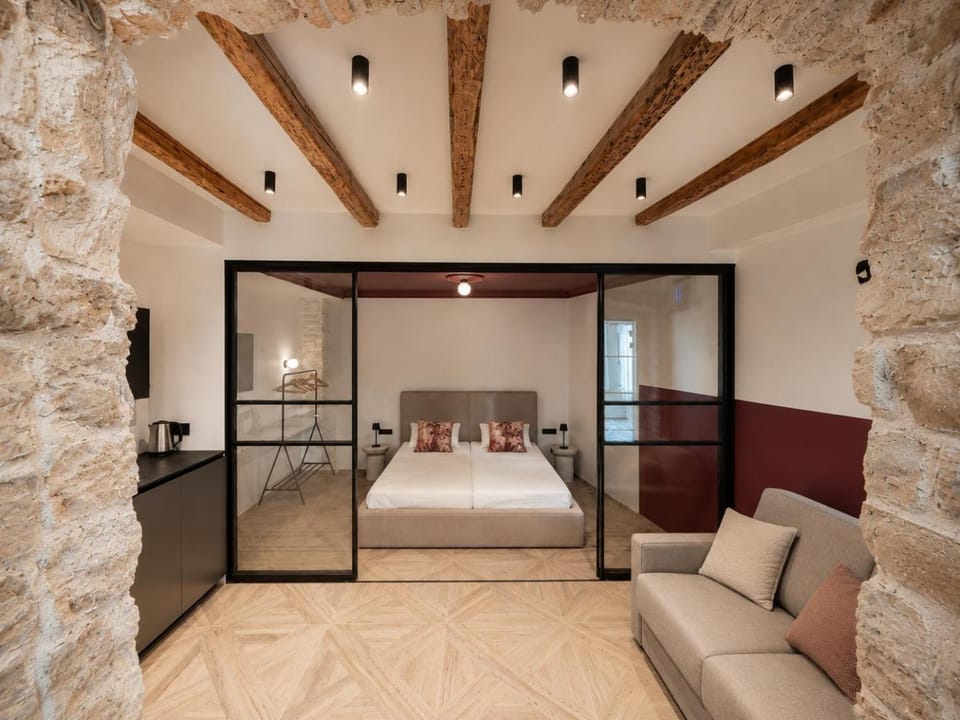 Bed, Living room, Photo of the whole room, Seating area, Bedroom