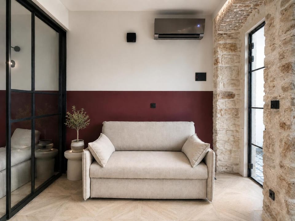 Living room, Seating area, air conditioner