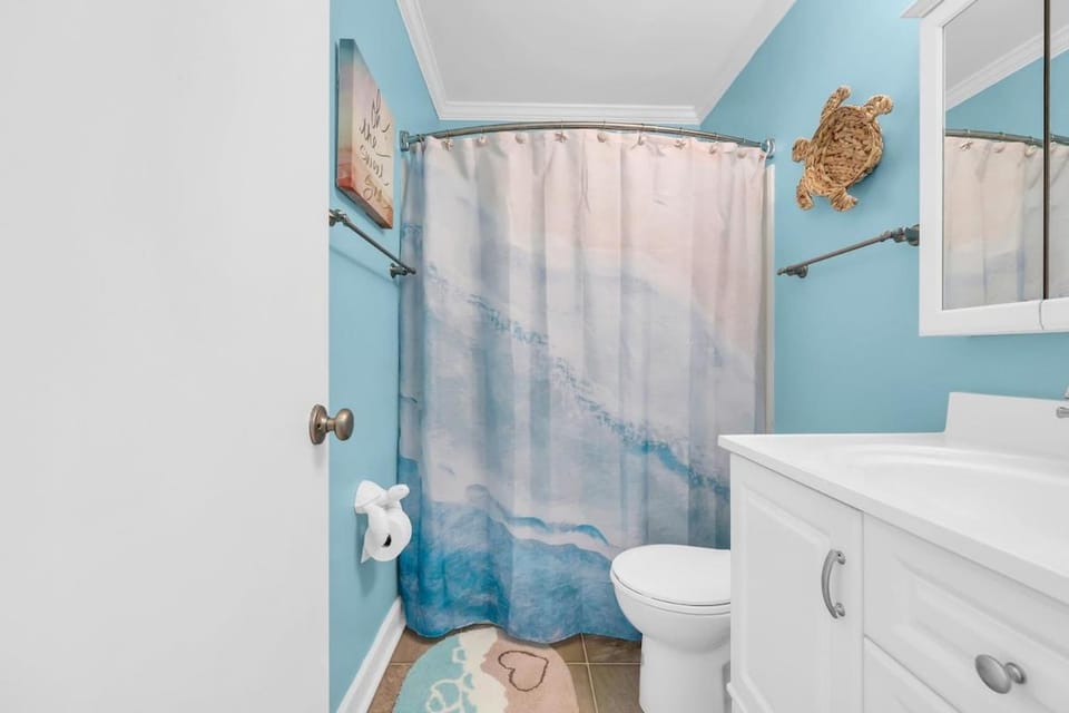 Oceanfront top-floor condo steps from the sand Apartment in North Myrtle Beach