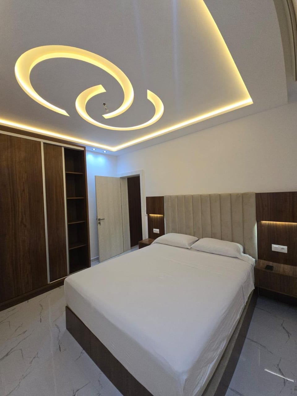 Photo of the whole room, Bedroom
