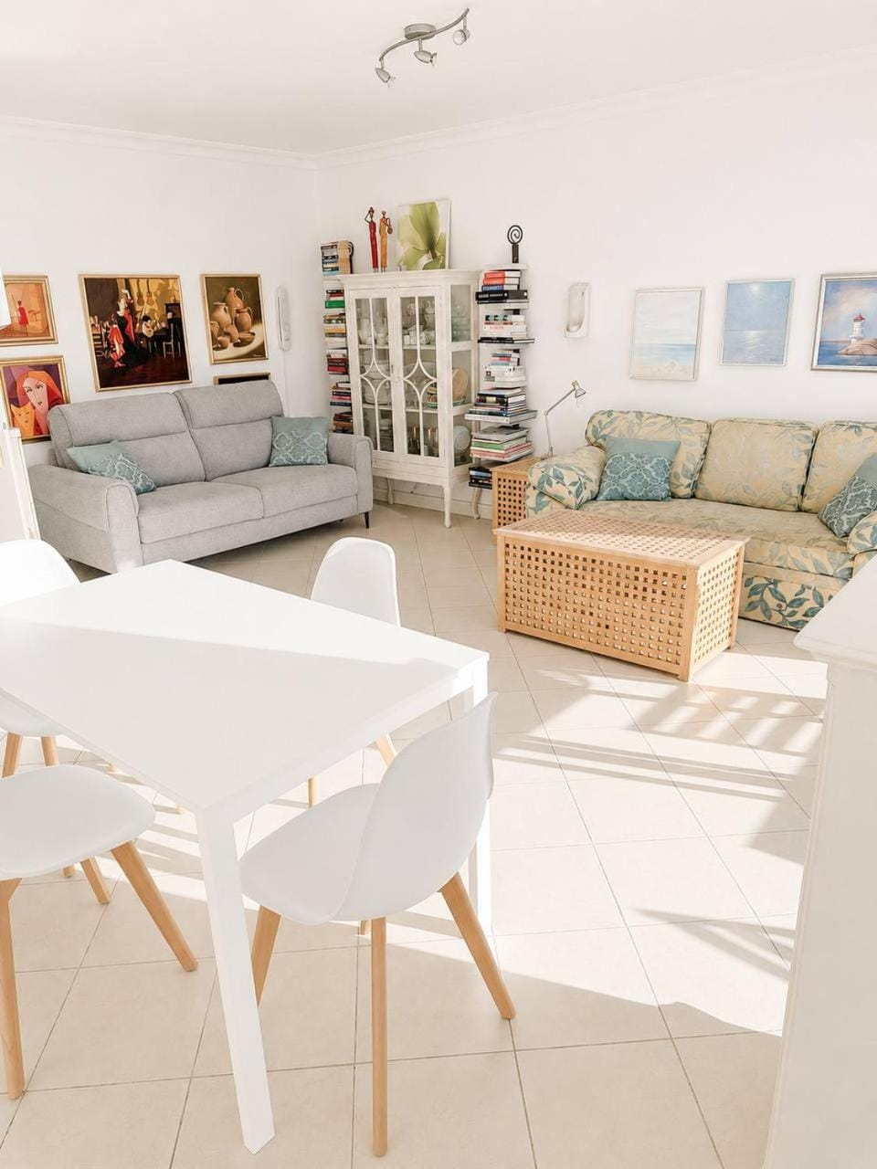 TV and multimedia, Living room, Seating area, Dining area