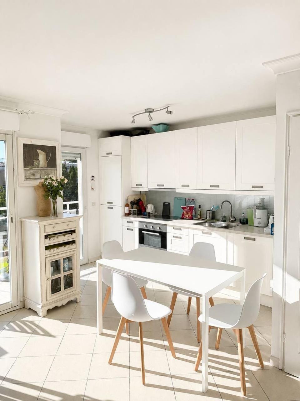 Kitchen or kitchenette, Living room, Seating area, Communal kitchen, kitchen, kitchen