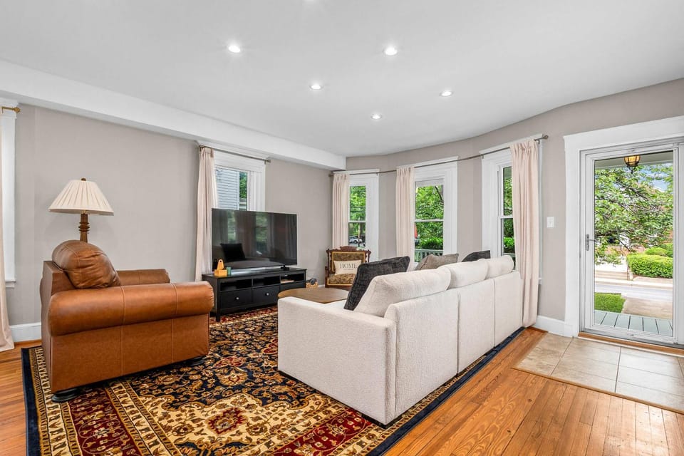 Historic Annapolis Home Walk to Downtown 3BR Apartment in Spa Creek