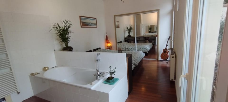 Bathroom, Bath