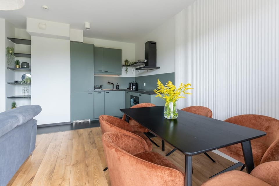 Kitchen or kitchenette, Living room, Seating area, Dining area, stove