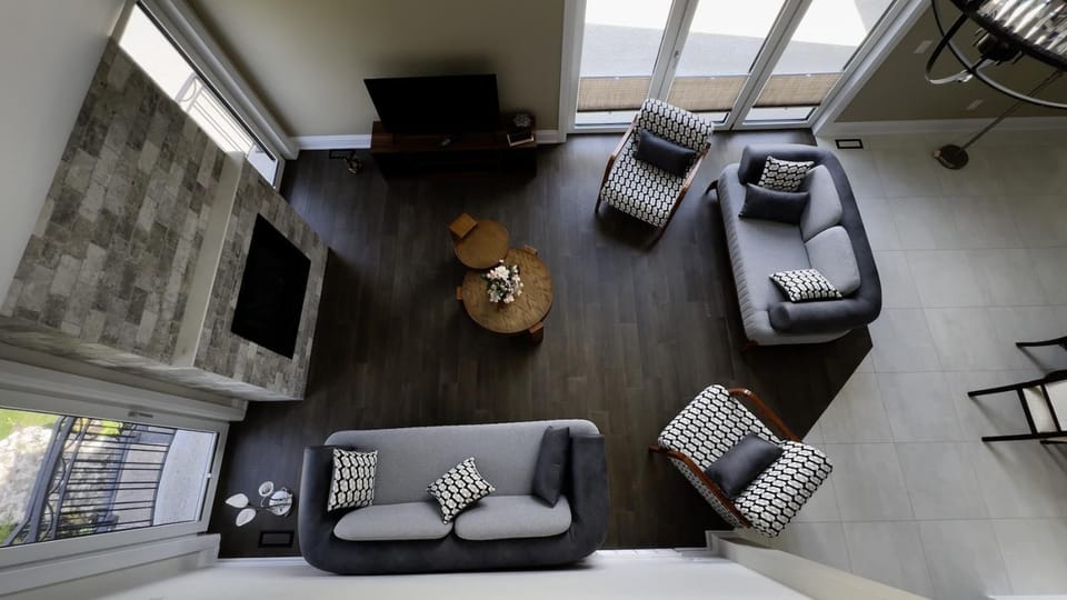 La Collina Villa in Grimsby