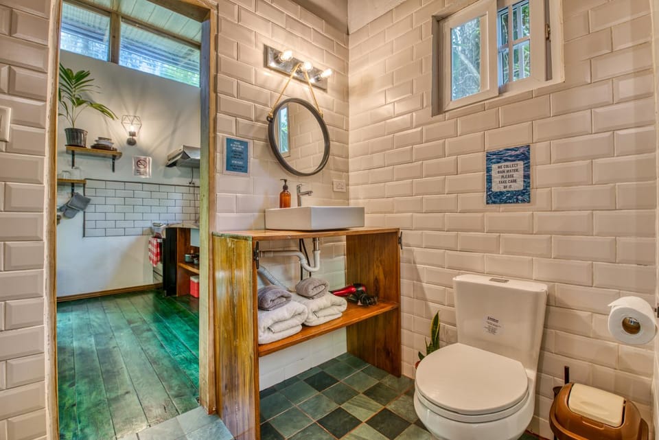 Shower, Toilet, towels